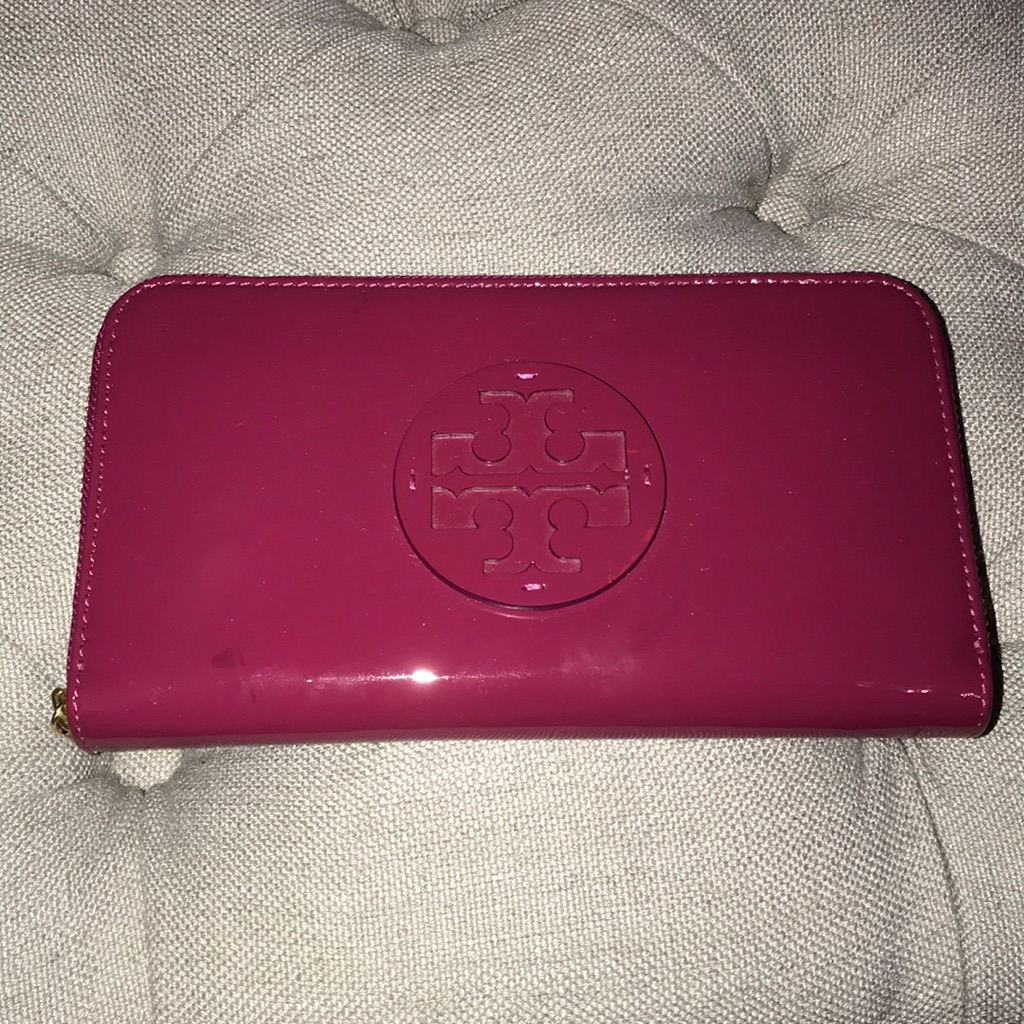 Tory Burch Zip Around Wallet